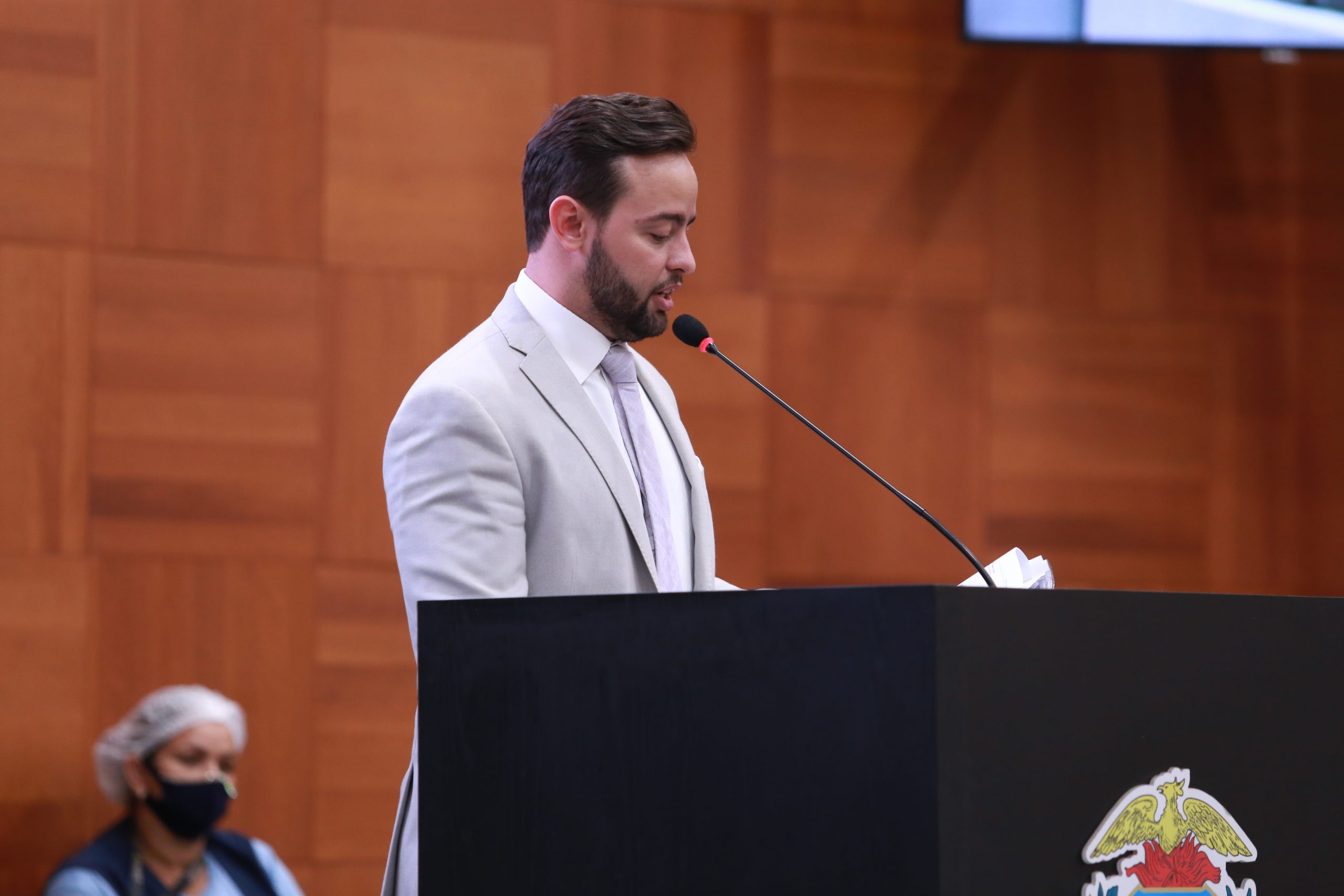 Ulysses Moraes indica revitalização da Praça Popular, em Cuiabá