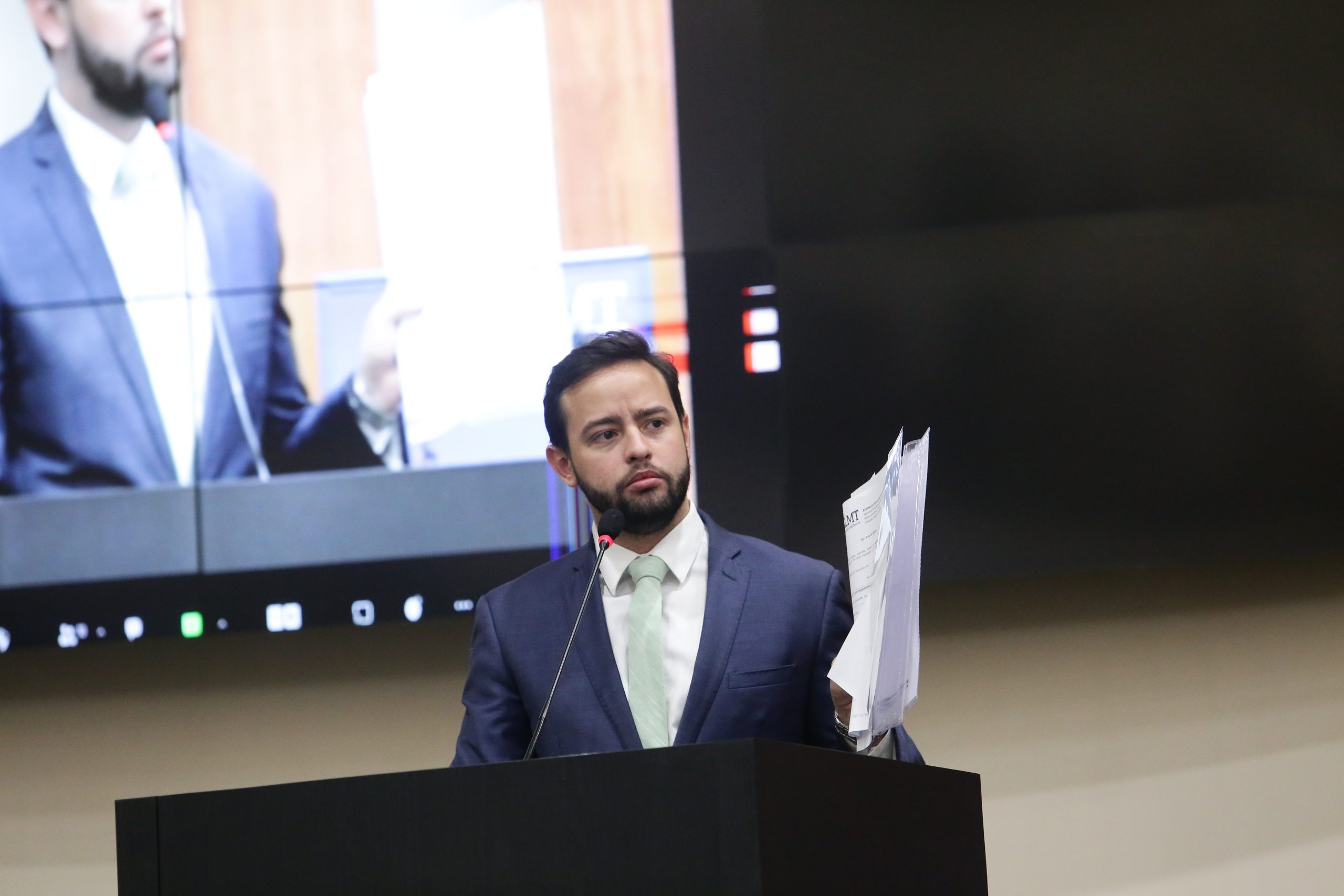 Ulysses Moraes solicita esclarecimentos sobre obra parada em escola de Alta Floresta