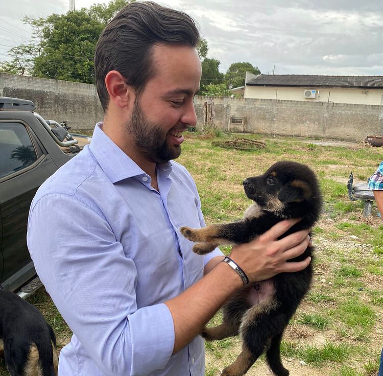 Ulysses Moraes apresenta PL em que permite que pessoas com transtornos mentais entrem em espaços públicos com cães de suporte emocional